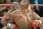 Najgrozniji bokserski meč svih vremena! Ljudožder Tajson je na Vidovdan odgrizao uho Holifildu! (VIDEO)