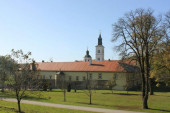24SEDAM IRIG Manastir Krušedol - mesto koje vredi posetiti