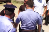 Nove provokacije Prištine! Policija privela dva srpska mladića kod Zubinog Potoka zbog garderobe sa natpisom "Nema predaje"