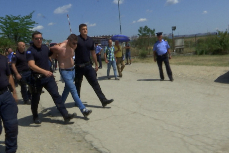 Nastavlja se iživljavanje Prištine: Prekinuto suđenje mladiću uhapšenom na Gazimestanu