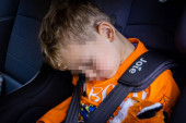 Dečak (3) preminuo u automobilu u kom je bio zarobljen skoro 3 sata: Baka ga zaboravila na zadnjem sedištu