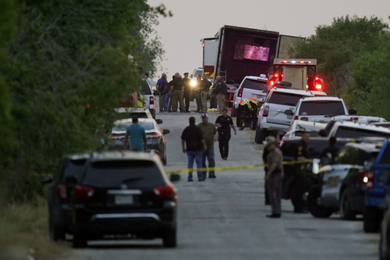 Novi bilans jezive smrti migranata u Teksasu!  Stradalo najmanje 50 ljudi! (FOTO/VIDEO)