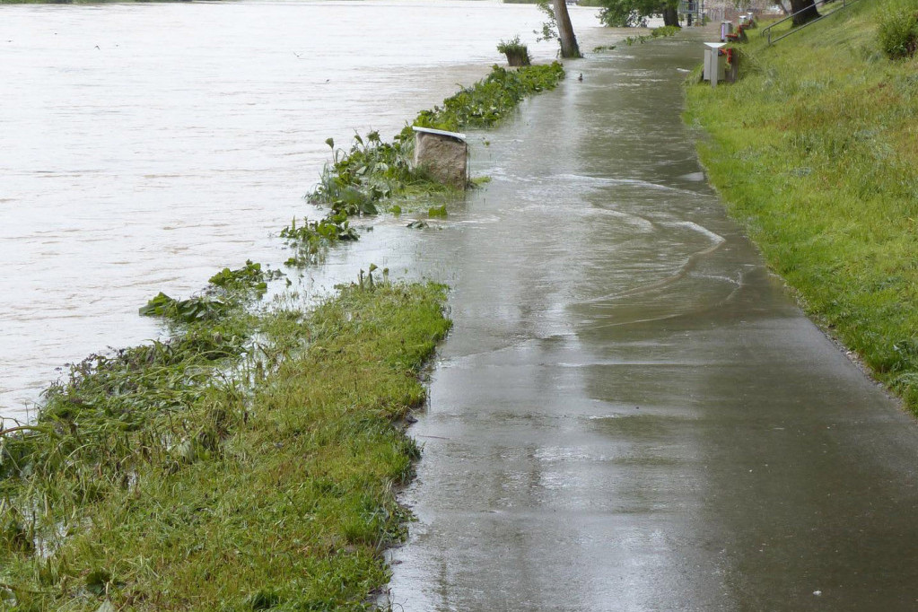 U ovom srpskom gradu zapaljeno na desetine kontejnera: Opasnost od širenja vatre, hitan apel građanima