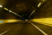 Auuu, ovakav snimak udesa u tunelu niste videli: BMW je bukvalno poleteo, svi u čudu kako je vozač ostao živ (VIDEO)
