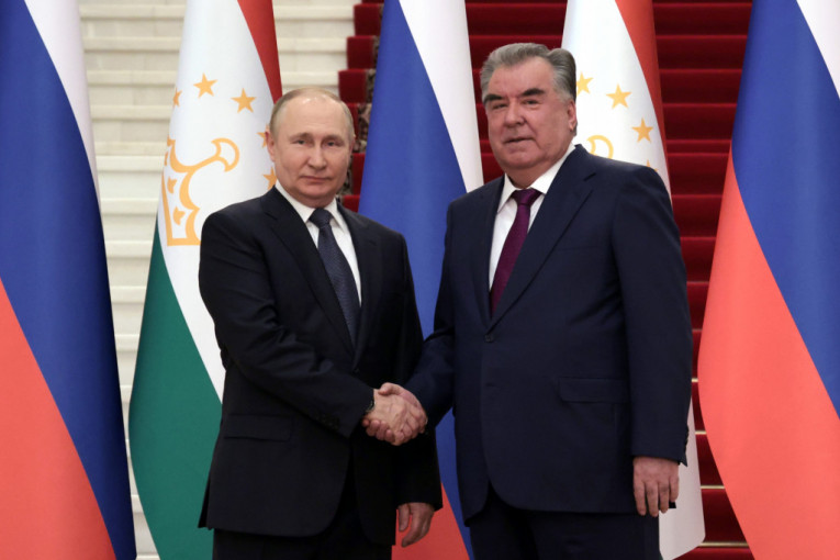 Prvi put van Rusije od početka sukoba u Ukrajini! Putin u Tadžikistanu (FOTO)