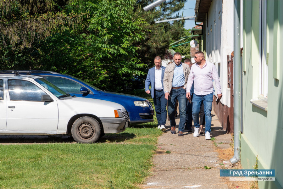 24SEDAM ZRENJANIN Gradonačelnik sa saradnicima u Stajićevu - najmlađe selo na gradskoj teritoriji odoleva demografskim izazovima