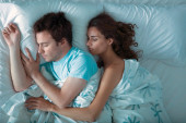 Položaj u kom spavate vi i vaš partner otkriva mnogo o vašoj vezi, čak detektuje preljubnika