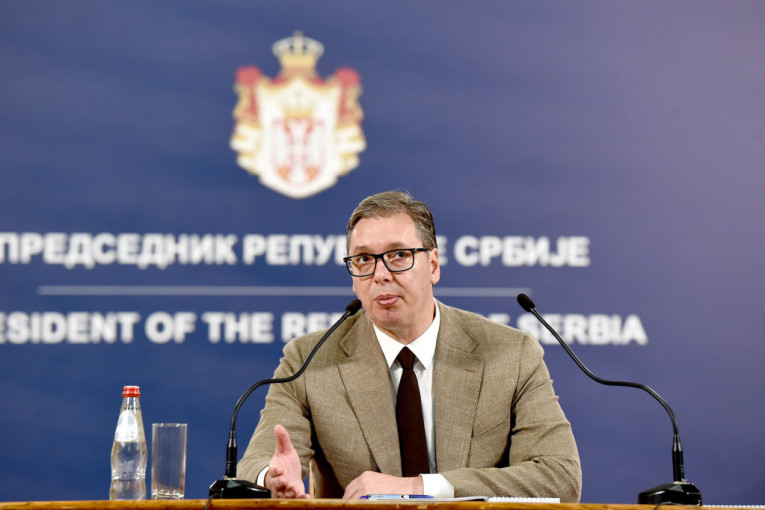 Vučić na važnim sastancima na Andrićevom vencu: Četiri izborne liste danas kod predsednika na konsultacijama!