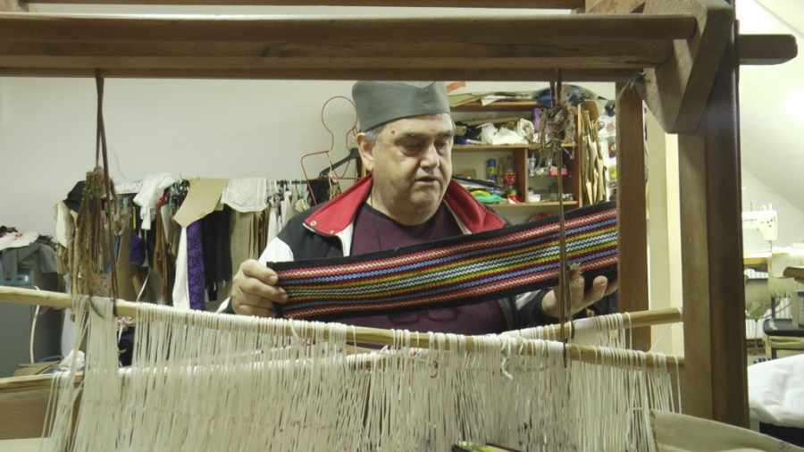 Narodna nošnja sve popularnija: Gastarbajteri ne pitaju koliko košta, nose je iz Srbije kao suvenir FOTO)