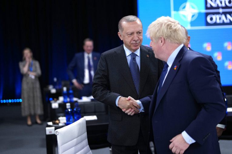 Erdogan se prišunjao Džonsonu iza leđa, Britanac nije znao šta ga snašlo: Bajden morao posle da smiruje situaciju (VIDEO)