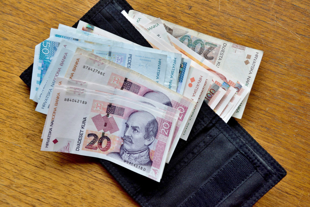 Muke u Hrvatskoj: Gase se bankomati zbog prilagođavanja isplata u evrima