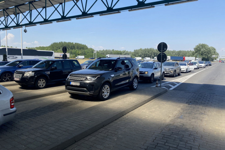 Zbog letnje sezone produžen rad graničnih prelaza sa Mađarskom: Postoji caka