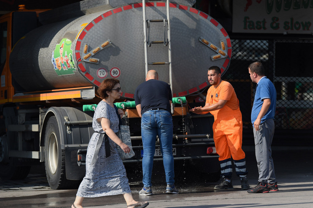 Spas od tropskih vrućina: Cisterne sa vodom od danas na nekoliko lokacija u Beogradu