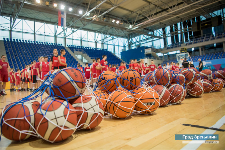 24SEDAM ZRENJANIN Gradonačelnik posetio Dane košarke KK „Proleter“ – bogata istorija i tradicija košarke u gradu