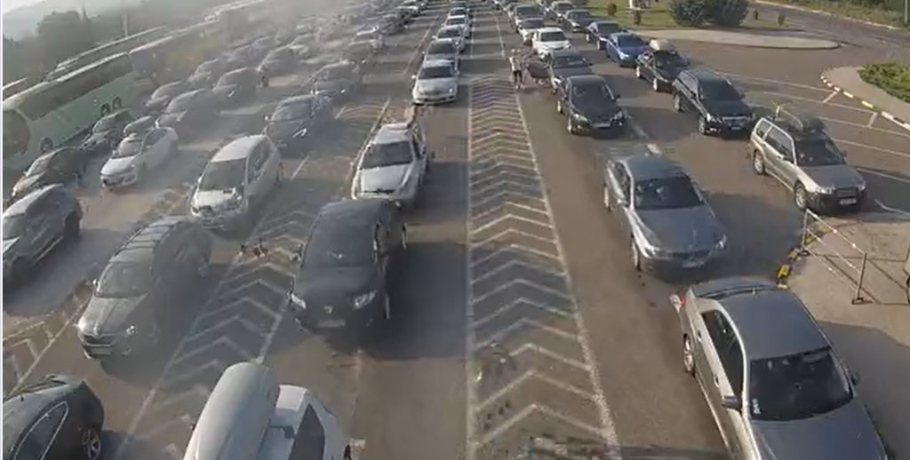 Na Gradini kao u "košnici"! Čeka se satima, evo kakva je situacija na ostalim graničnim prelazima (FOTO)