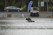 Poplave razaraju Australiju: Telo muškarca pronađeno u Ročesteru, u toku spasavanje ugroženih (FOTO/VIDEO)