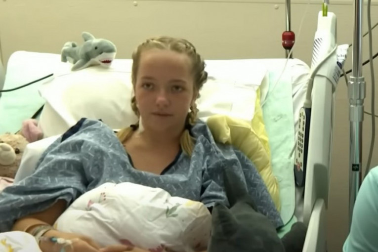 Tinejdžerka (17) objasnila kako se odbranila od ajkule: Iako će ostati bez noge, njen vedri duh je sve zadivio (VIDEO)