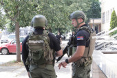 Pohapšeni pripadnici Žandarmerije - čuvali kriminalca: Velika akcija policije u Novom Sadu, pronađeni oružje i droga!