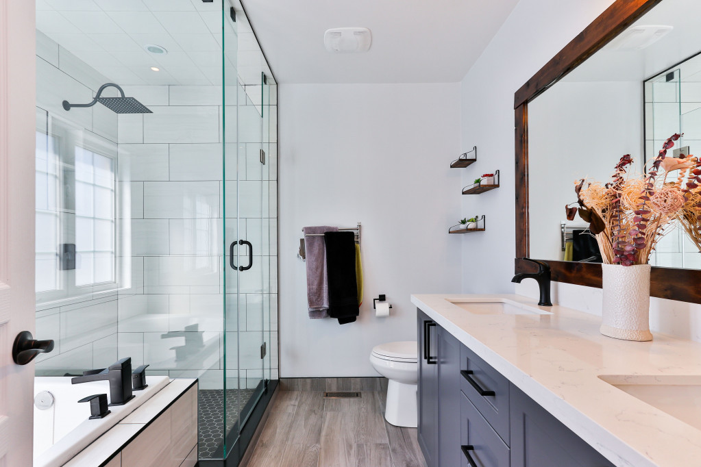 Male promene koje mnogo znače: 12 jednostavnih detalja zbog kojih će vaše kupatilo izgledati kao iz najboljeg hotela