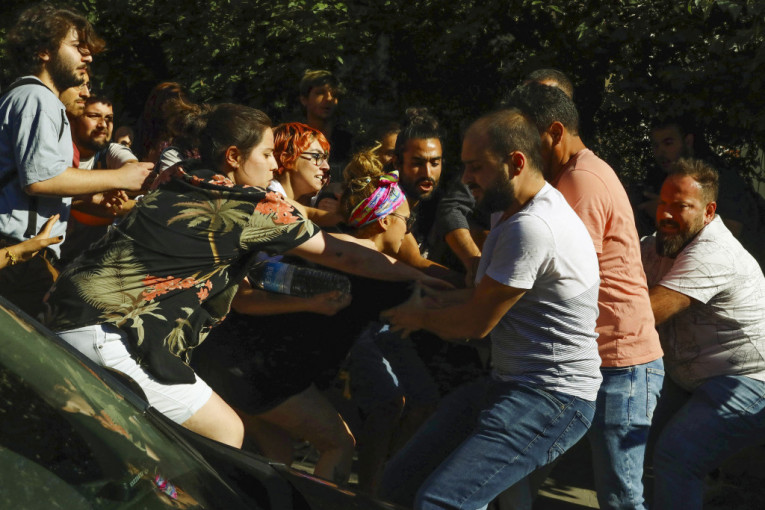 Rasturena Parada ponosa u Ankari: Turska policija privela 30 osoba koje su izašle na ulice bez obzira na zabranu države (FOTO)