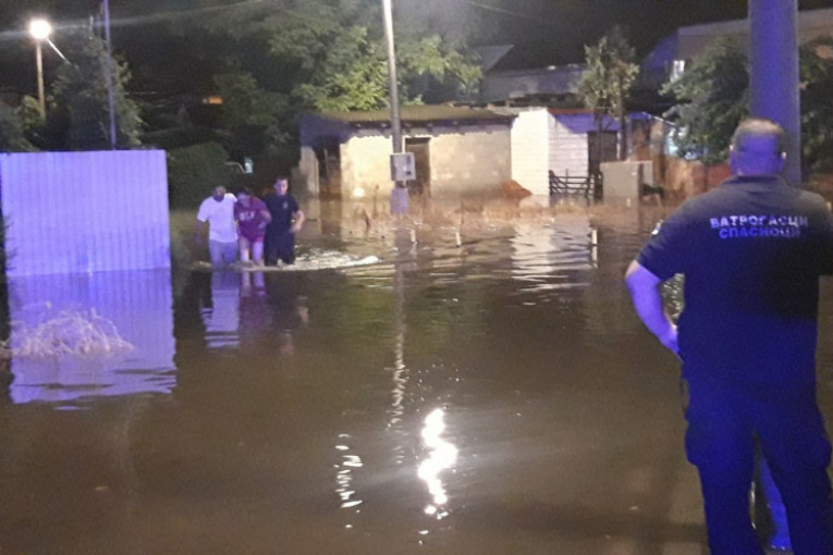 Novi saobraćajni znak u Beogradu - poplave u ulici! Istražujemo da li će ovo upozorenje smanjiti broj nesreća usled velikih padavina