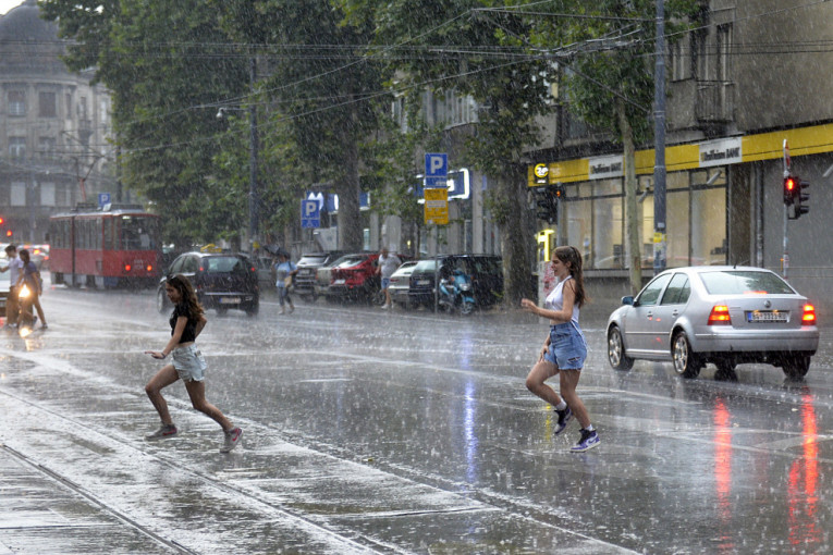 Nad Srbijom oblaci energije veći od prosečne atomske bombe: Očekuju se obilne padavine pred predstojeći vikend!