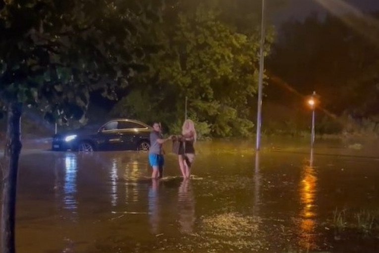 Doživela veliku dramu! Jelena Karleuša do guše u poplavi: Izbavljali je iz nevremena, džip nije hteo da upali... (FOTO/VIDEO)