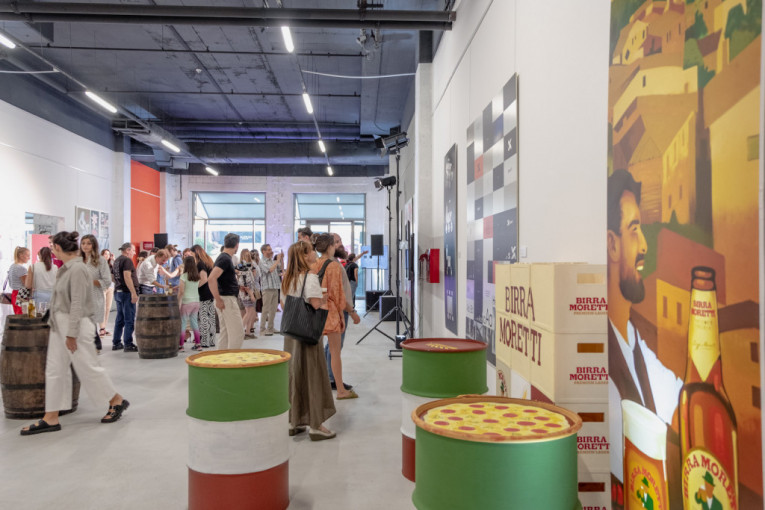 Birra Moretti i studenti Fakulteta primenjenih umetnosti otvorili izložbu "Biramo umetnost" u Galeriji Štab
