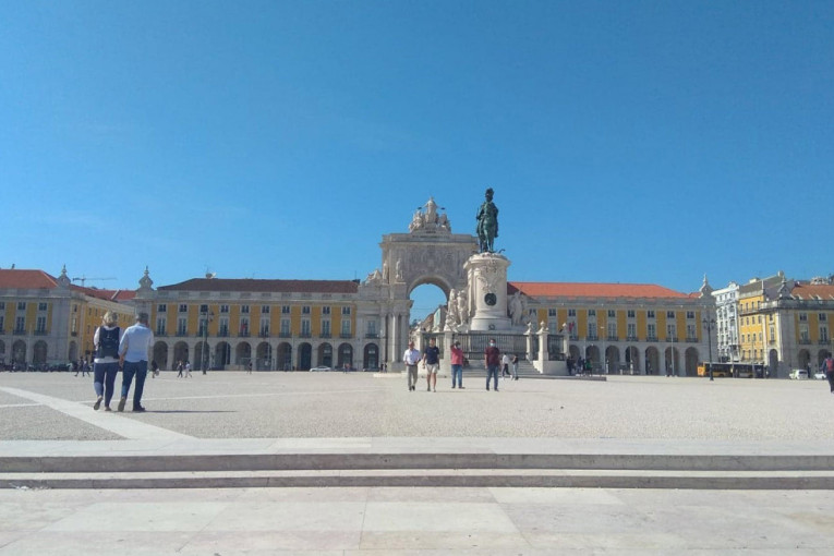 Jelena je Srpkinja koja godinama živi u Portugalu i otkrila je 10 "nepremostivih" razlika između nas i njih (FOTO)
