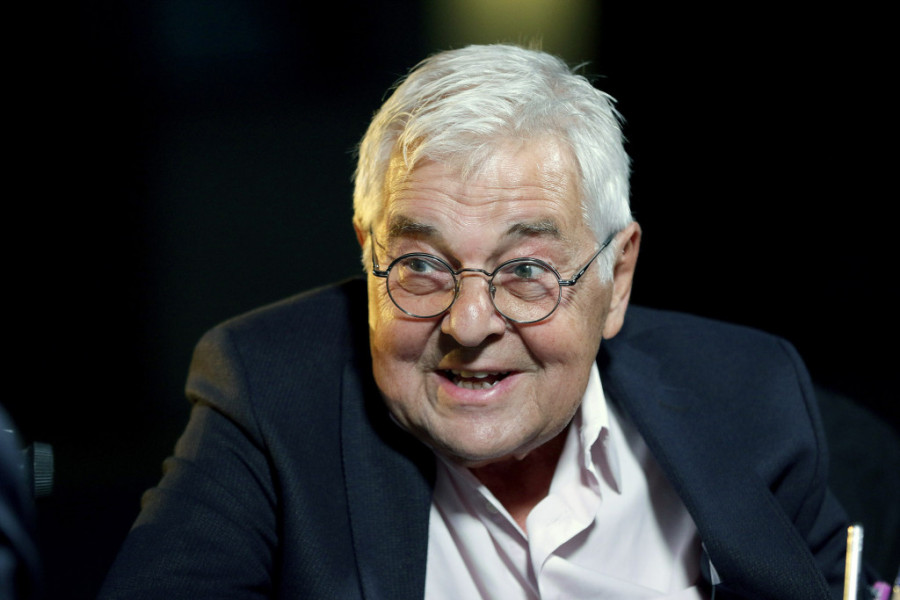 On je tu, živi sa nama, samo sada gledamo kako da se pred njim ne obrukamo: Predstavljena knjiga o Branku Cvejiću (FOTO)