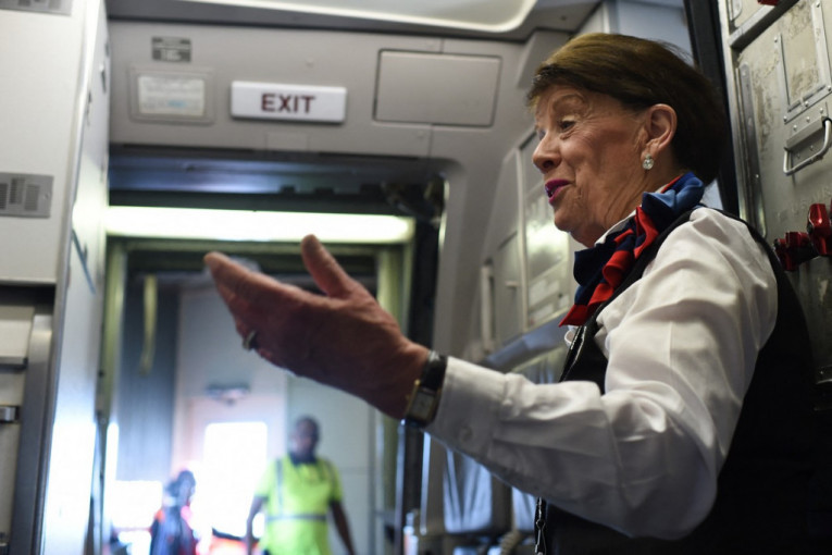 Ona je najstarija stjuardesa na svetu! Otkriva nam kako se s godinama promenio posao "domaćice leta"