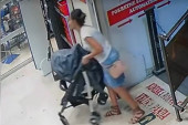 Sramna krađa u Velikoj Plani! Žena "tipovala" hodnik u tržnom centru, pa ukrala dečija kolica (VIDEO)