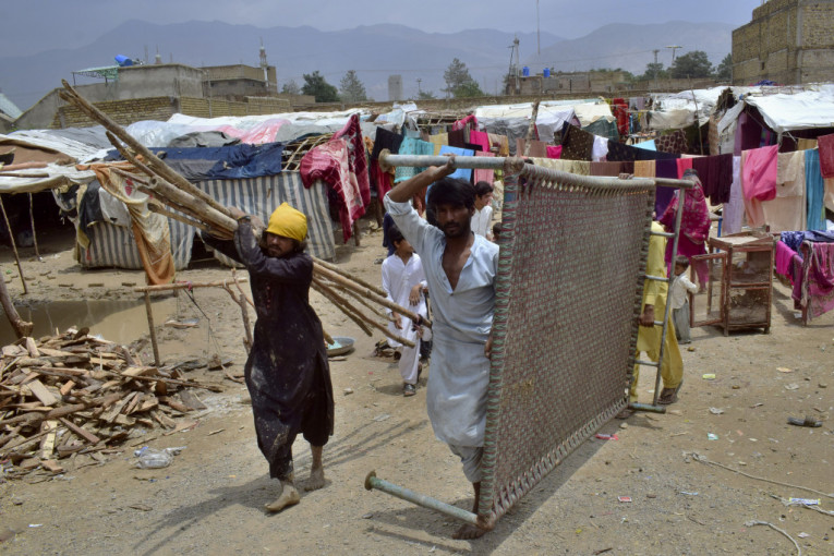 Potresne scene nakon razornog monsuna u Pakistanu: Broj žrtava raste iz dana u dan (FOTO)