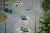 Kiša i nevreme paralisali delove Srbije: Potoci teku ulicama Smedereva, kolaps u saobraćaju (VIDEO)