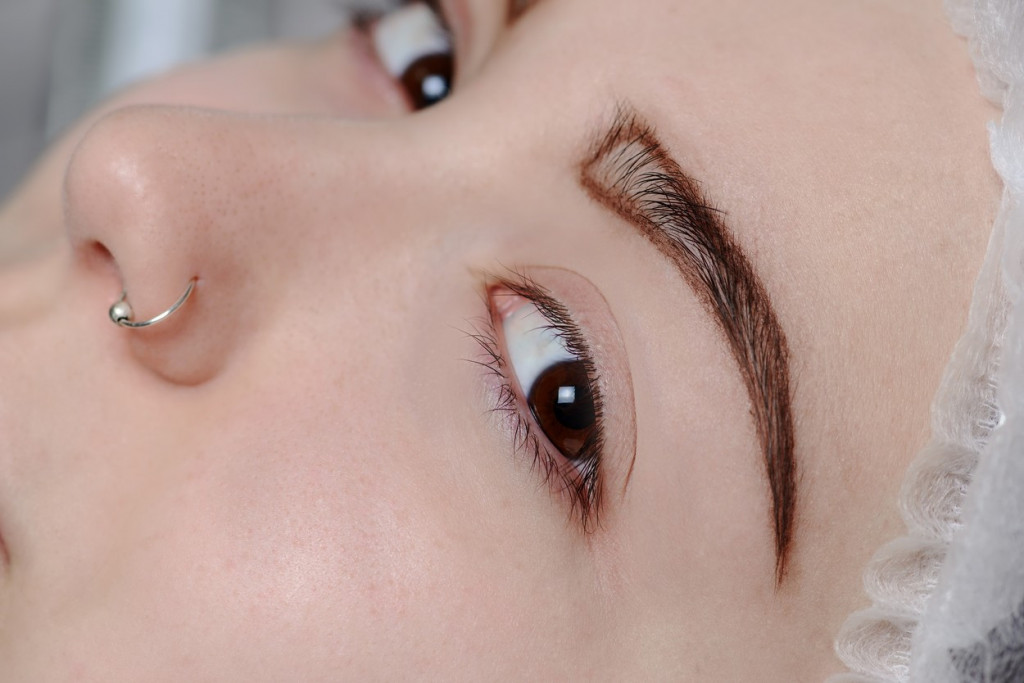 Šminkerka upozorava na to šta ne treba da radite svojim obrvama, ako ne mislite da izgledate starije