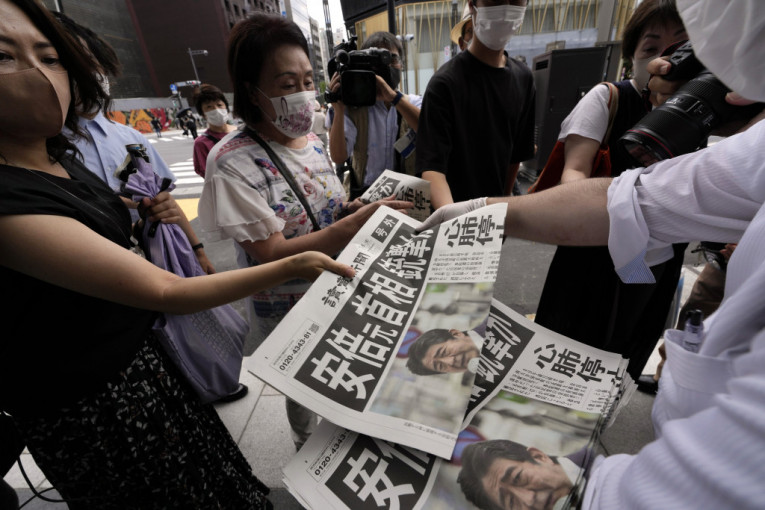 Evo u kakvom je stanju Šinzo Abe: Identifikovan napadač na bivšeg japanskog premijera (VIDEO)