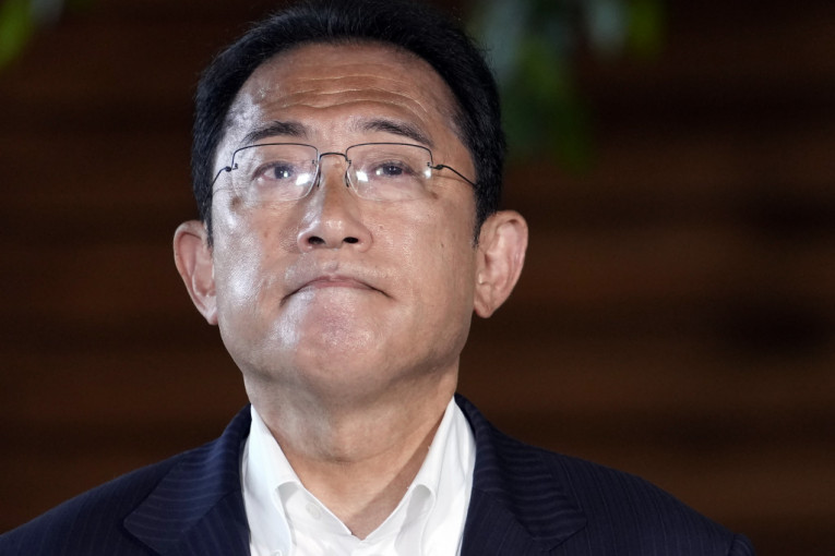 Japanski premijer otpustio sina zbog žurke u njegovoj rezidenciji