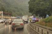 Saobraćajna nesreća kod Užica: Žestok sudar dva automobila - vozač "alfe" se zakucao u "punta" (FOTO)