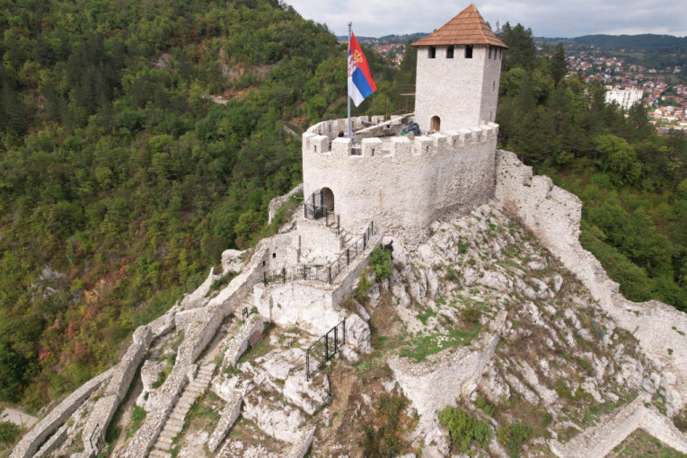 Srednjovekovna tvrđava na steni postaje simbol Užica: Grad na Đetinji ima pravu turističku atrakciju