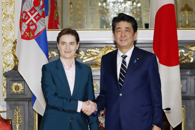 "Dao nemerljiv doprinos razvoju odnosa Srbije i Japana": Premijerka Brnabić uputila telegram saučešća povodom smrti Šinza Abea