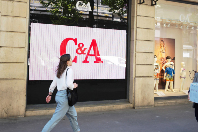 Državi duguju 5,4 miliona evra, pa radije zatvaraju: C&A Moda i zvanično u stečaju, u radnjama rasprodaja