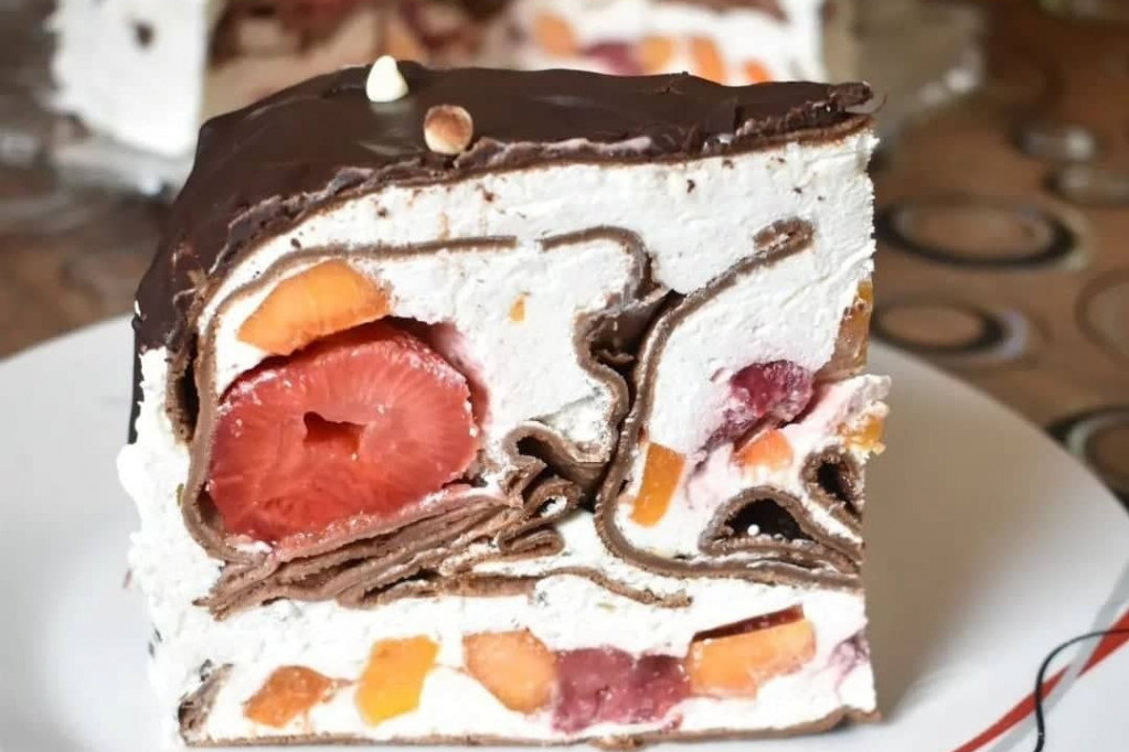 Recept dana: Voćna torta od palačinki - sočna, kremasta i osvežavajuća, svi će vam tražiti parče više