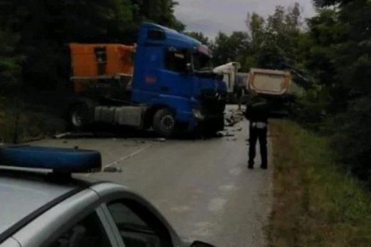 Teška nesreća kod Loznice: Sudarila se tri šlepera, jedan vozač poginuo na licu mesta!