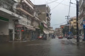 Jezivo nevreme na Tasosu: Hoteli i kuće poplavljeni, bujica nosila automobile (VIDEO)