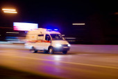 Teška saobraćajka kod Mladenovca: Troje povređenih u sudaru dva auta i traktora