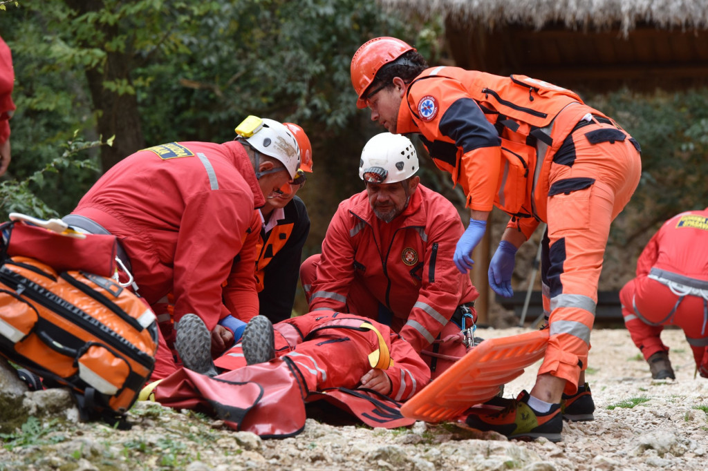 Muškarac otišao na jezero da peca, pa nestao: Potraga traje od juče