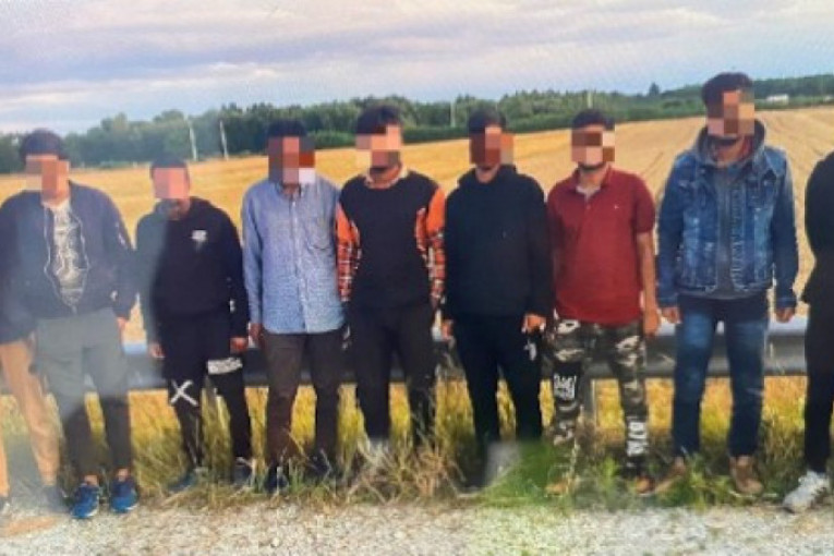 "Pao" Srbin u Mađarskoj! Policija krenula u rutinsku kontrolu, a onda otkrila 9 migranata u njegovom autu