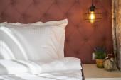 Na kakvom jastuku vi spavate? Jednostavan test od 30 sekundi otkriva da li je vreme da pazarite nov (VIDEO)