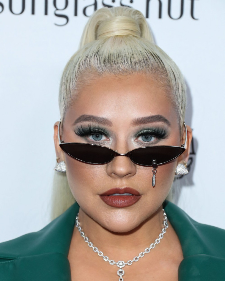 Uhvatio me je za ruku i tresnuo o pod: Pevačica trpela batine od oca, a onda i od muža