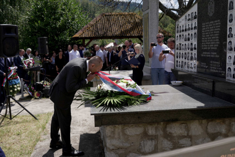 Ministar Vulin: Trideset godina nema pravde za srpske žrtve i za njih niko ne traži oprost (FOTO)